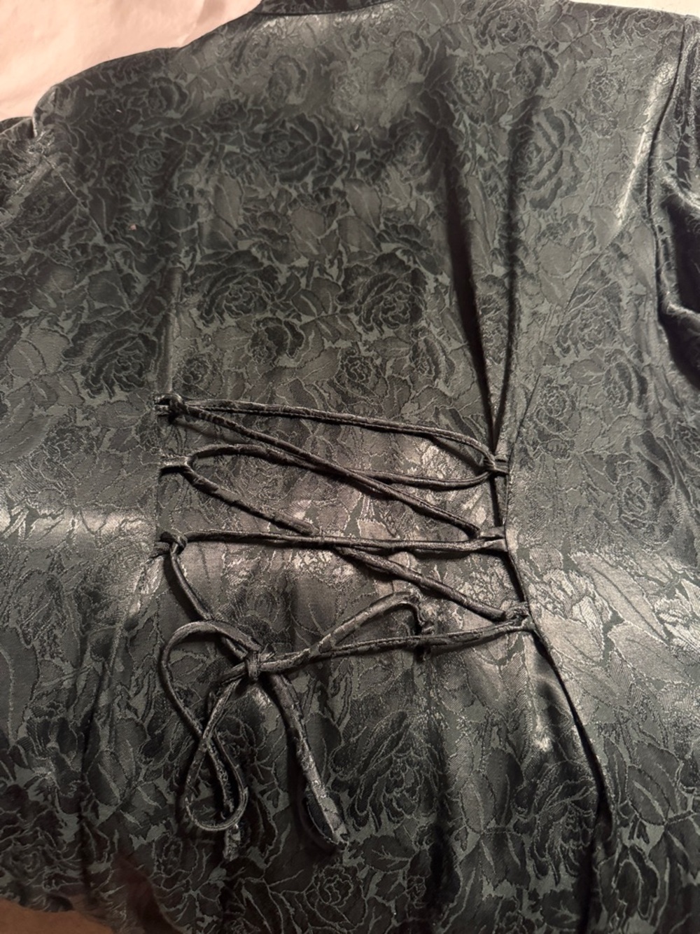 Elegant Hunter Green Dress with Antique White Lace Detail - Picture 11 of 12